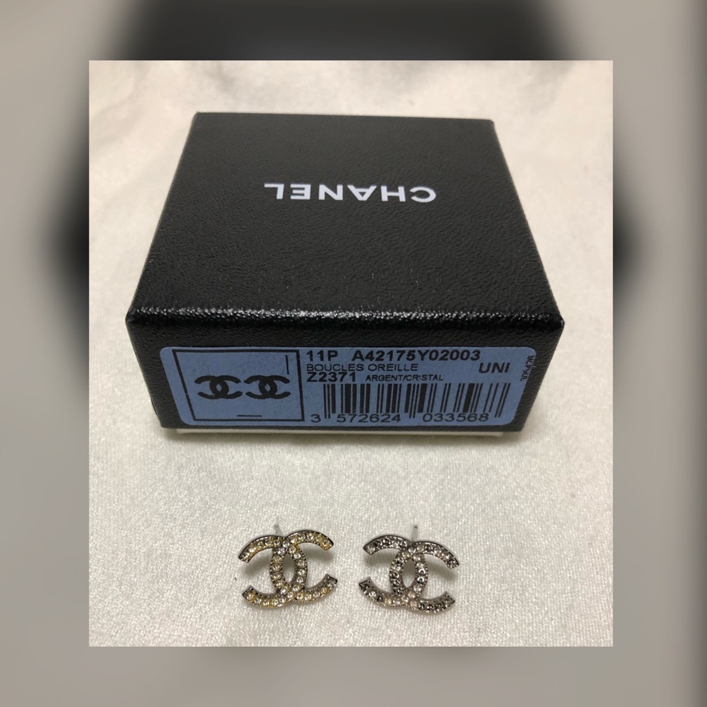 ✨SOLD✨ Chanel CC With Crystal Earrings - Picture 1 of 4